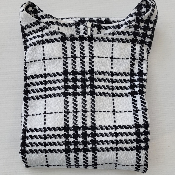 White/Black Plaid Lightweight Dress - Picture 3 of 8